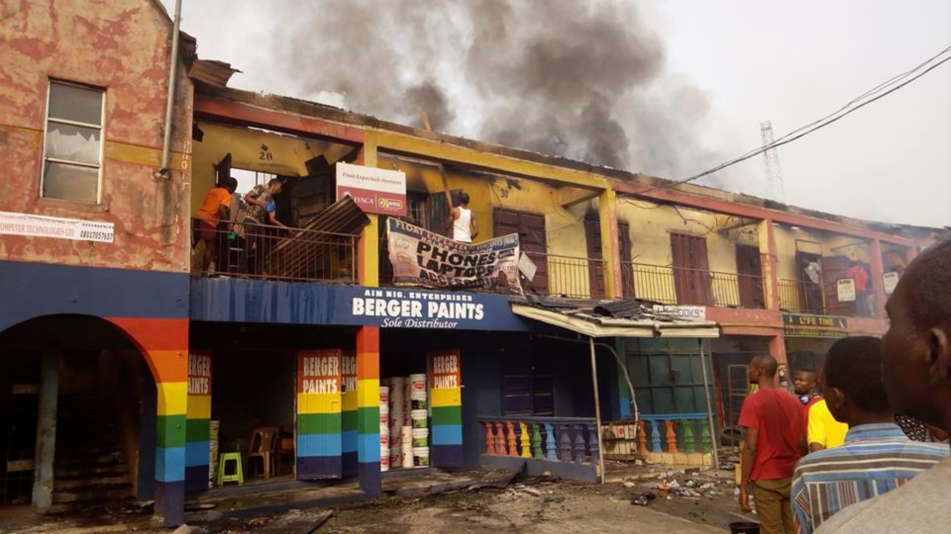 Wrong Electric Connection engulf Owerri Old Stadium Plaza in Fire, raze down wares to Dust.