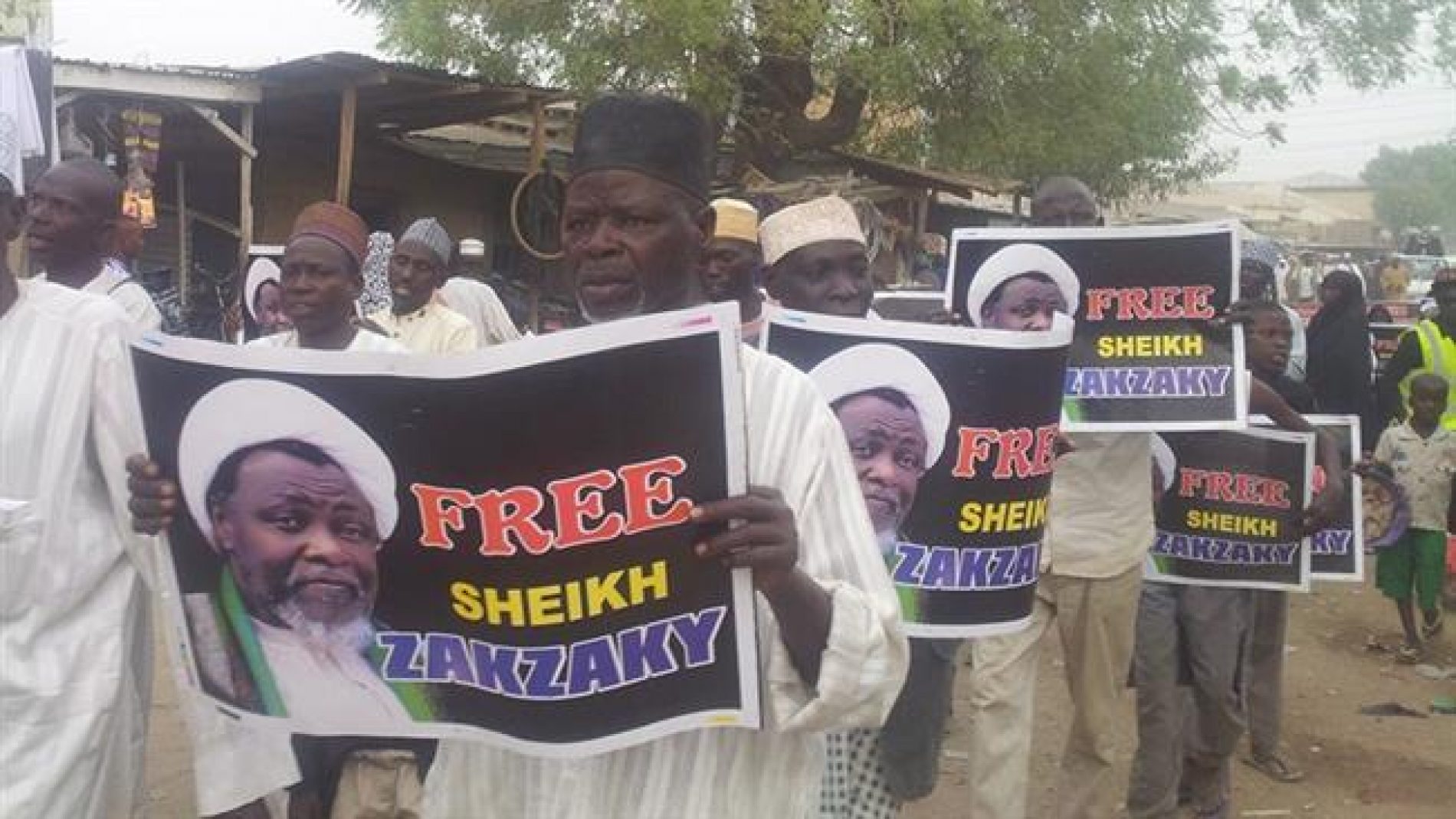 EL-Zarzaky: Opeational Vehicles Damaged as Police, Shi’ites Clash in Abuja