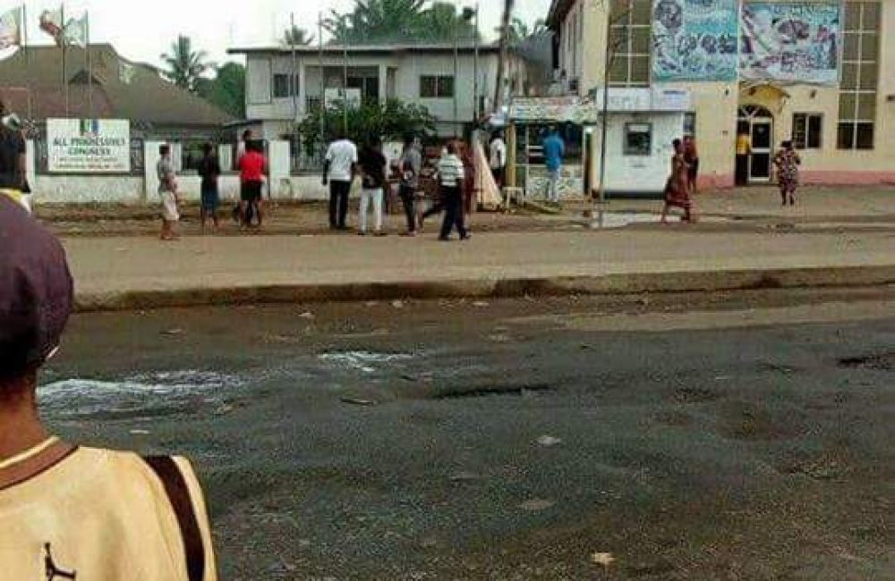 Imo APC Secretariat along IMSU road