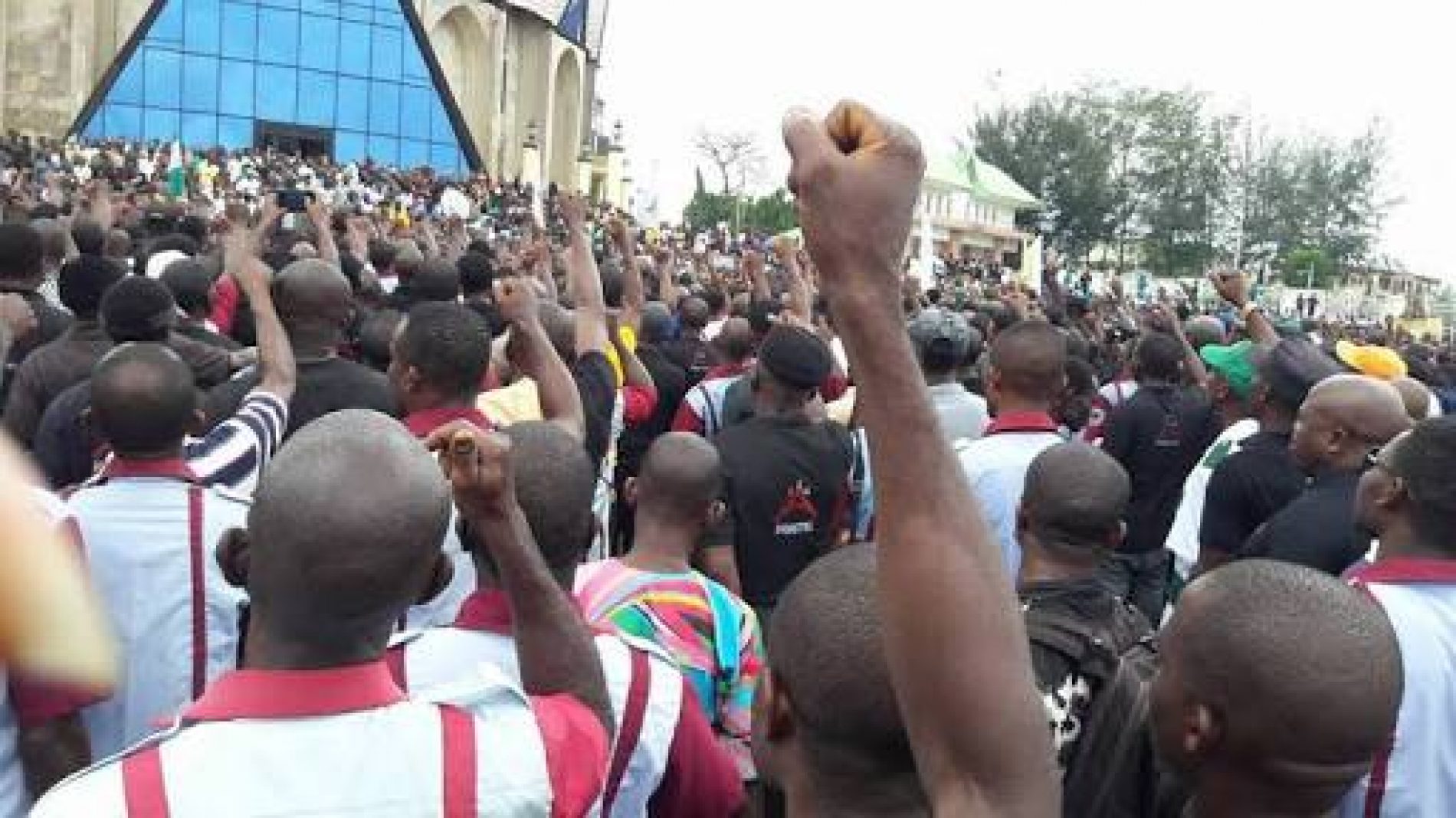 Labour warns Imo workers,  traders against Rochas solidarity rally
