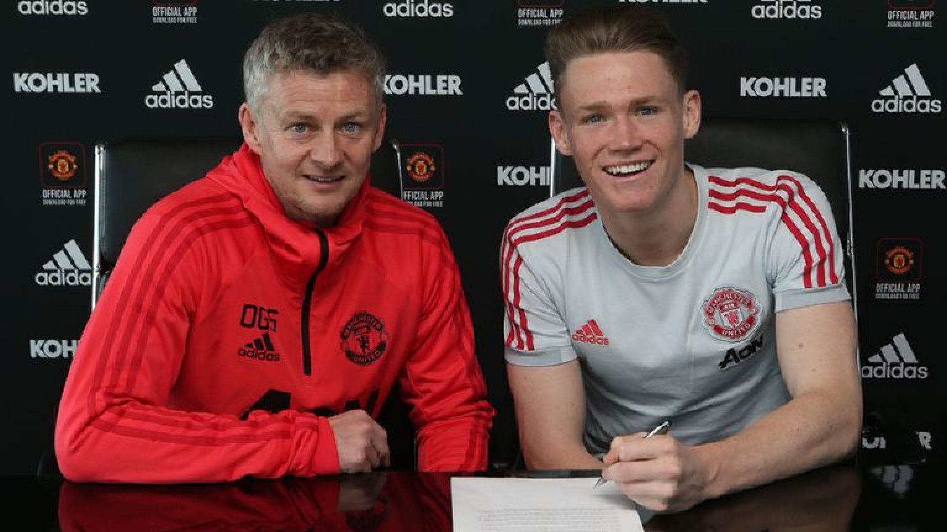McTominay extends Man Utd stay