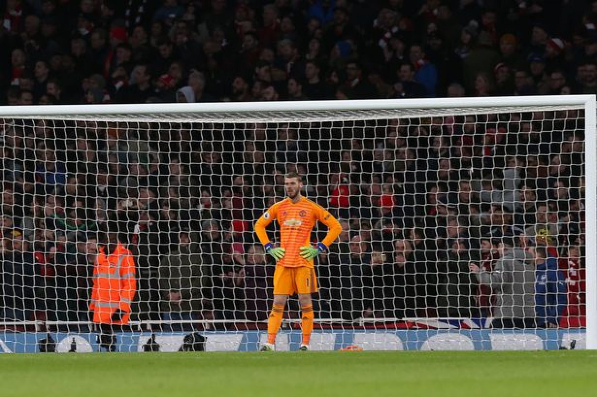 David De Gea extends unwanted record and Manchester United fans react