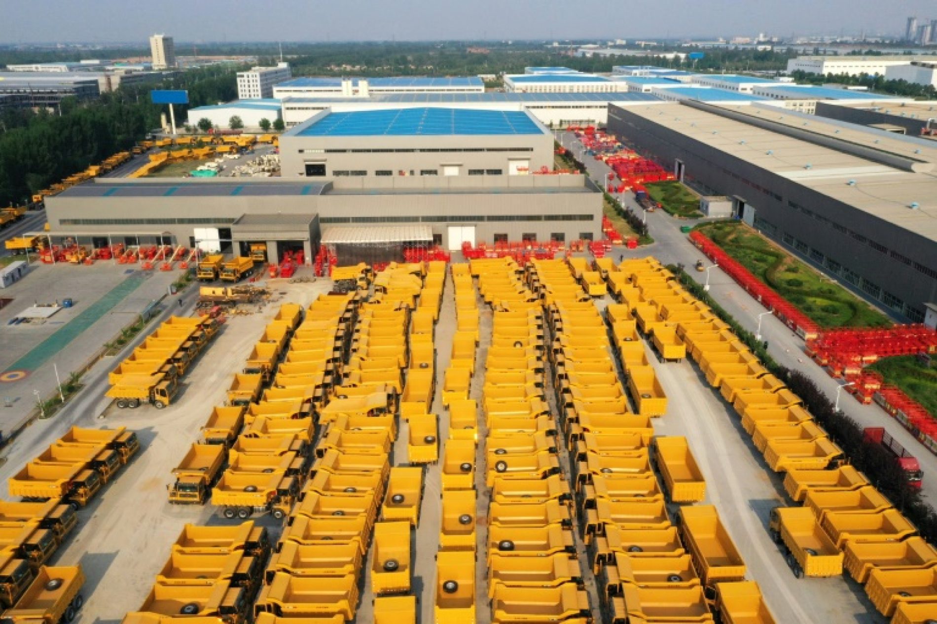 AFP Poll: China Expected to Clock Weakest Growth in 30 Years