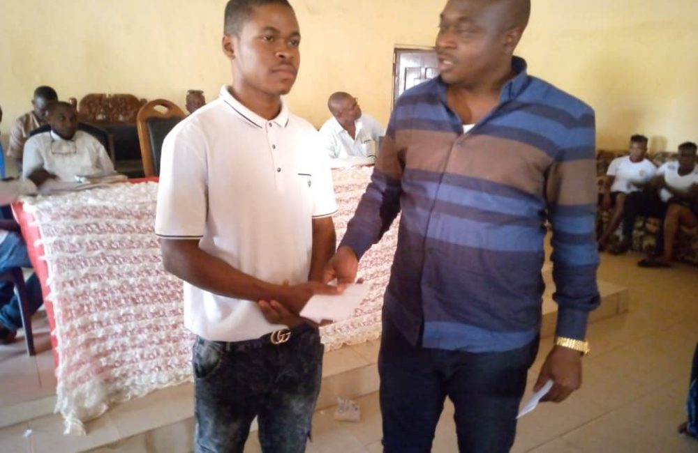 An undergraduate receiving his own largesse from the donor, Hon Samuel Nkem Otuibe
