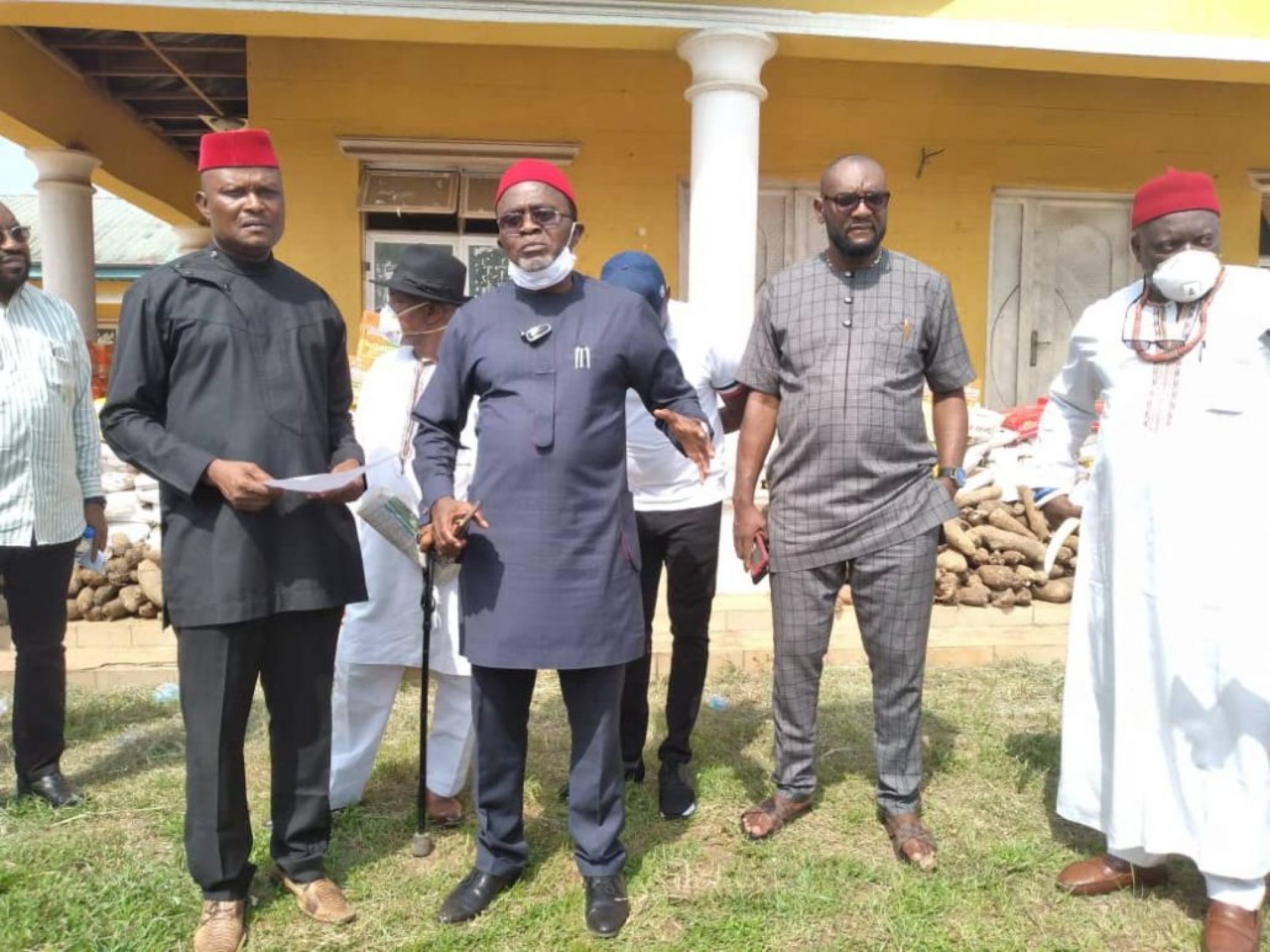 Lockdown: Mbaitoli LGA Distributes Imo Govt palliative Materials to its communities.