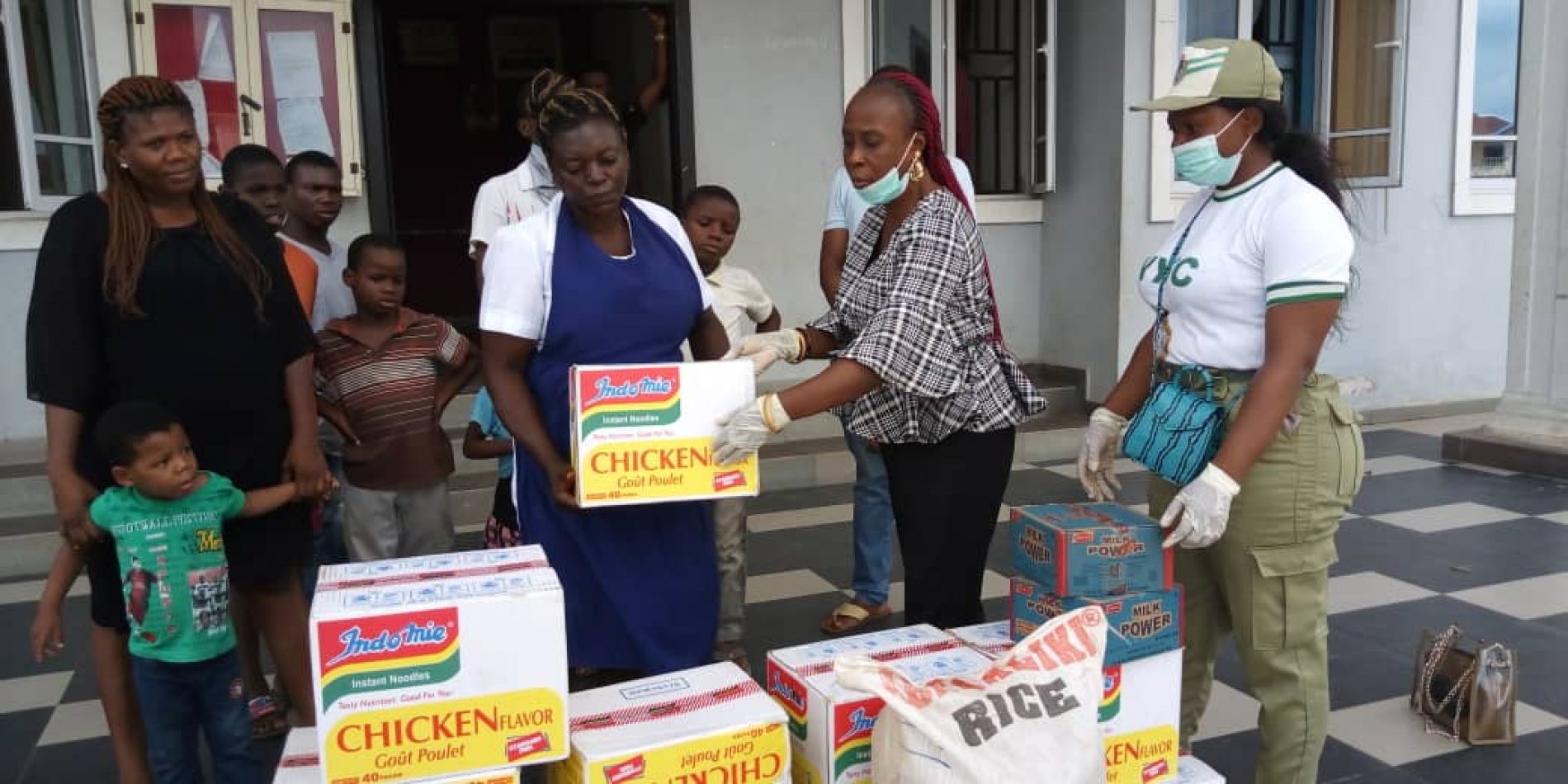 Lockdown: Imo NYSC Presents Palliative Items to Less-privileged Children