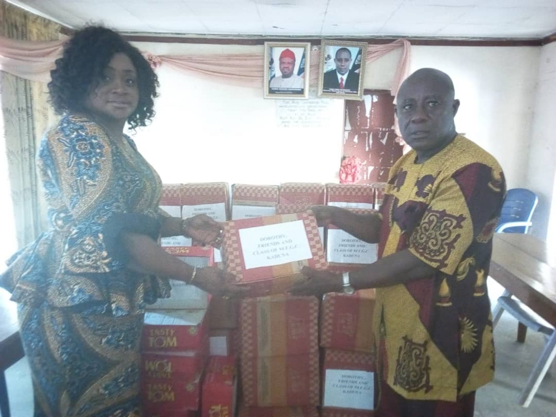 Journalist, Class of 94 FGC Kaduna donate Palliatives to Imo Journalists