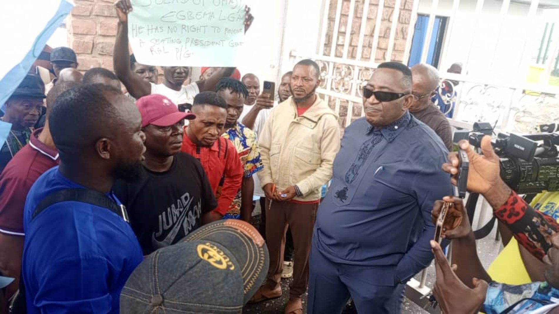 Ohaji Egbema protesters block Govt House over Opiah, SOLAD alleged evil manipulation …Call for SOLAD’s sack